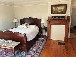 Magnolia House Bed & Breakfast