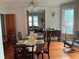 Magnolia House Bed & Breakfast