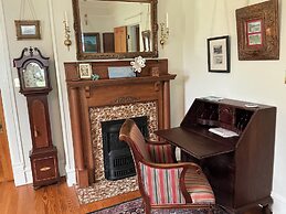 Magnolia House Bed & Breakfast