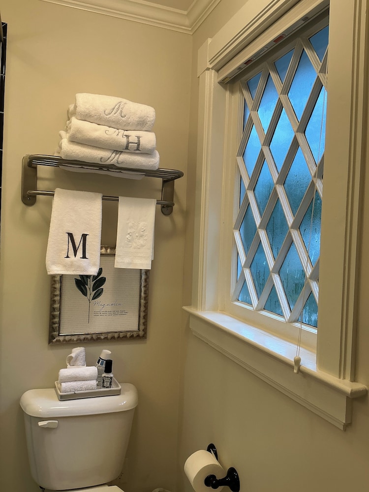Magnolia House Bed & Breakfast