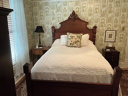 Magnolia House Bed & Breakfast