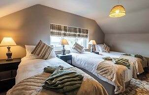 4 Bed Holiday Home by Guestz