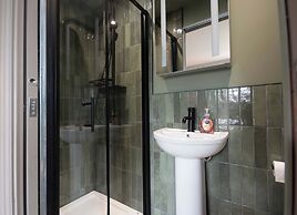 4 Bed Holiday Home by Guestz