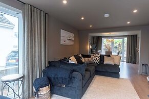 4 Bed Holiday Home by Guestz