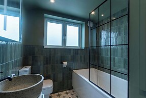 4 Bed Holiday Home by Guestz