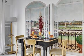 Stylish 2BR for 6 by Champs-Elysees