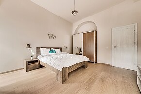 ARI Central Grand Apartments-Luxury Stay