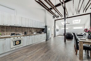 ARI Central Grand Apartments-Luxury Stay