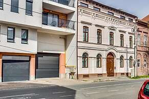 ARI Central Grand Apartments-Luxury Stay