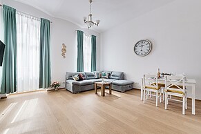 ARI Central Grand Apartments-Luxury Stay
