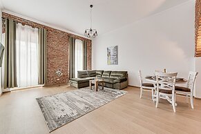 ARI Central Grand Apartments-Luxury Stay