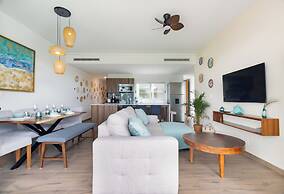 Stylish Playacar Condos w Balcony & Pool