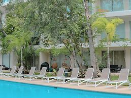 Stylish Playacar Condos w Balcony & Pool