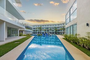 Stylish Playacar Condos w Balcony & Pool