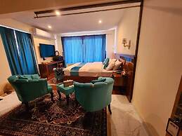 HARD ROCK HUNZA