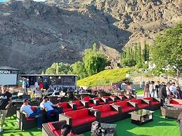 HARD ROCK HUNZA