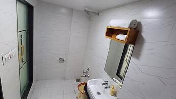 Hotel The Grand Jashi Residency