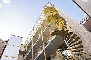 Duke Studio Hotel