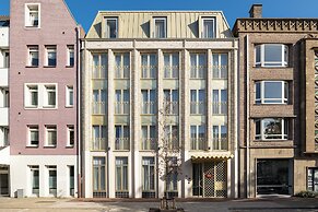 Duke Studio Hotel