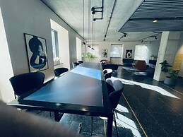 City Sky View Centre Luxe Apartment - 2 Bedrooms