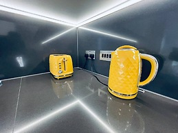 City Sky View Centre Luxe Apartment - 2 Bedrooms
