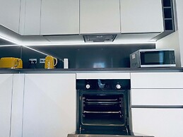 City Sky View Centre Luxe Apartment - 2 Bedrooms