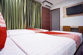 OYO 94772 Gapura Hotel