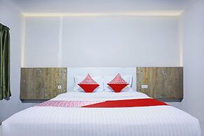 OYO 94772 Gapura Hotel