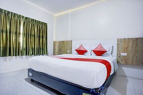 OYO 94772 Gapura Hotel