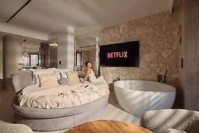 Granaria Jacuzzi Premium Suites by Downtown Apartments