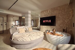 Granaria Jacuzzi Premium Suites by Downtown Apartments