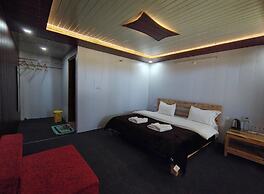 LeafWalk Resort
