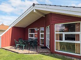4 Star Holiday Home in Friedrichkoog