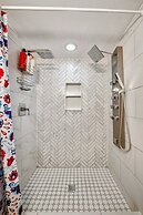 The Owlet Nwcalgary Queenbd Privatesuite
