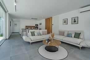Casangular by Upper