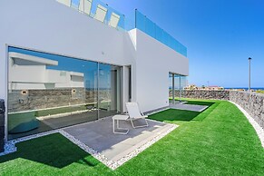 Casangular by Upper