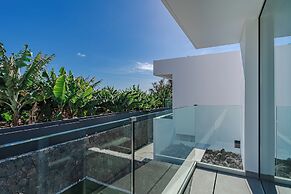Casangular by Upper