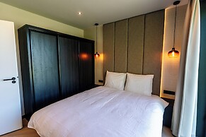 Stay With Private Pool & Hot Tub