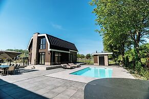Stay With Private Pool & Hot Tub