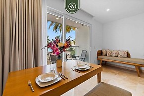 Brand New Oceanview Studio - Pools - Beach - Gym