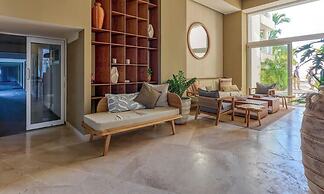 Brand New Oceanview Studio - Pools - Beach - Gym