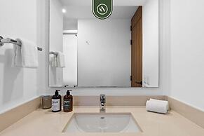 Brand New Oceanview Studio - Pools - Beach - Gym