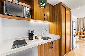 Brand New Oceanview Studio - Pools - Beach - Gym