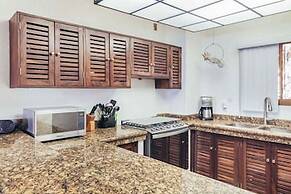 Ocean View 2Br Condo-balcony-beach-pool VDS 111