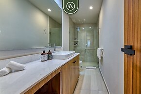 New 1 BR Condo With Amazing Rooftop Pool - Jacuzzi