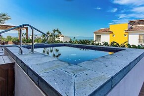 New 1 BR Condo With Amazing Rooftop Pool - Jacuzzi