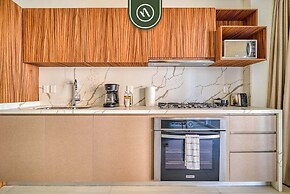 New 1 BR Condo With Amazing Rooftop Pool - Jacuzzi