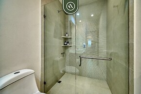 New 1 BR Condo With Amazing Rooftop Pool - Jacuzzi