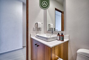 New 1 BR Condo With Amazing Rooftop Pool - Jacuzzi
