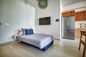 New 1 BR Condo With Amazing Rooftop Pool - Jacuzzi